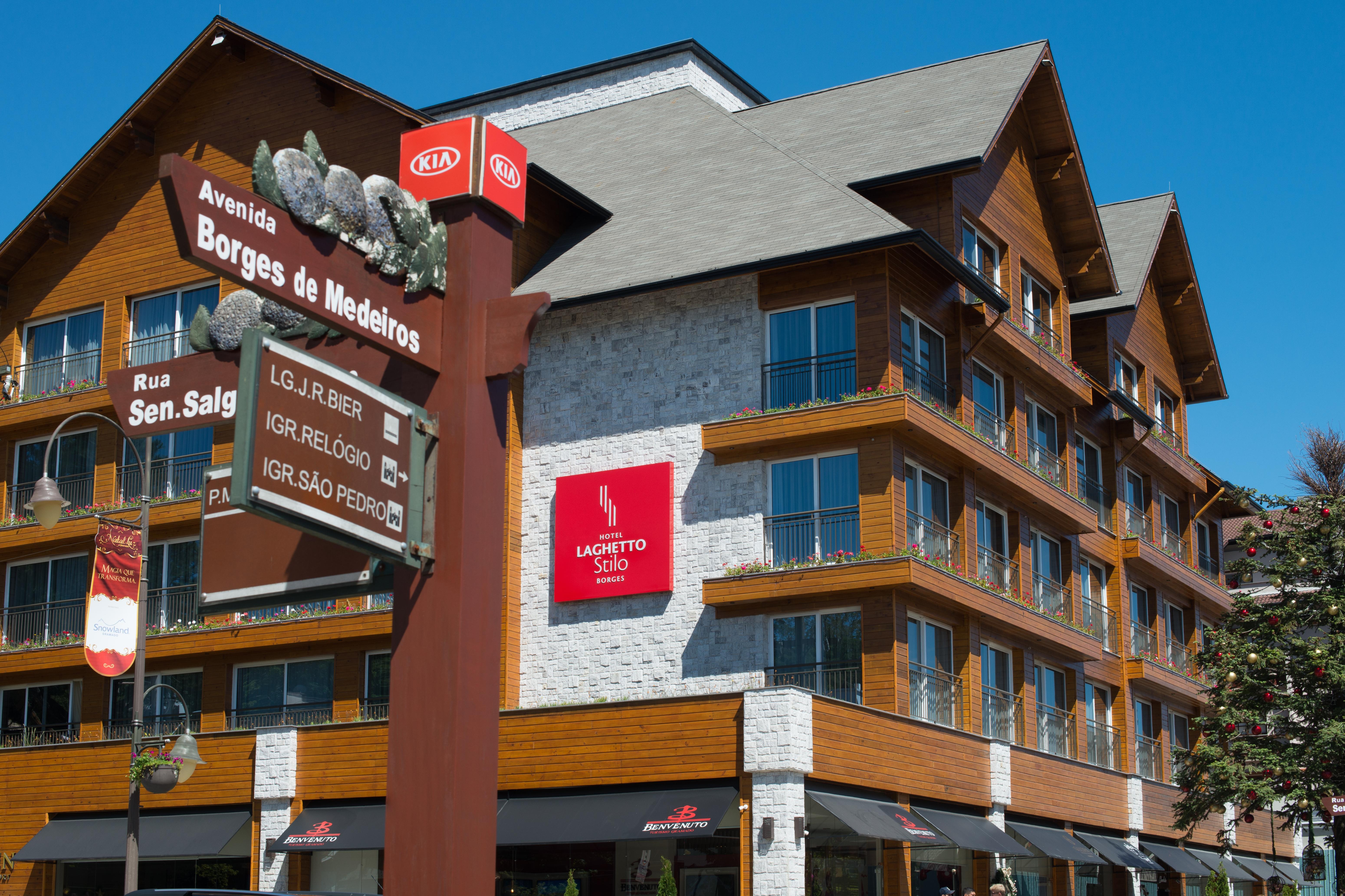 Hotel Laghetto Stilo Borges Gramado Kültér fotó Modern apartment building in San Salvador de Gredos