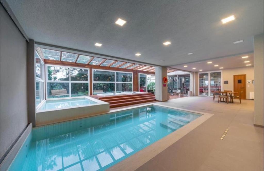 Hotel Laghetto Stilo Borges Gramado Kültér fotó Swimming pool