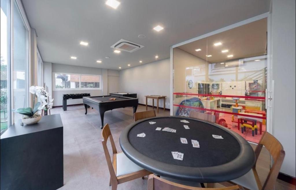 Hotel Laghetto Stilo Borges Gramado Kültér fotó A mahjong table in a game room